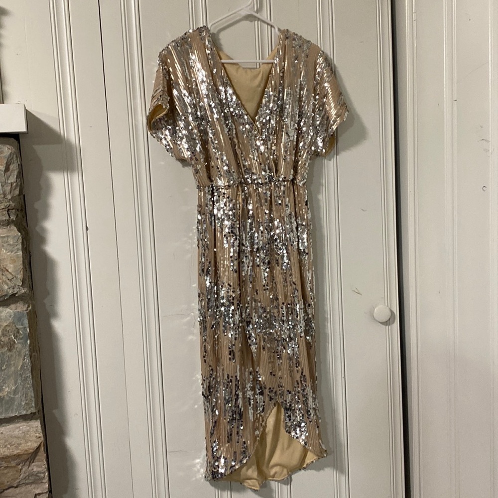 Beautiful champagne sparkly dress!